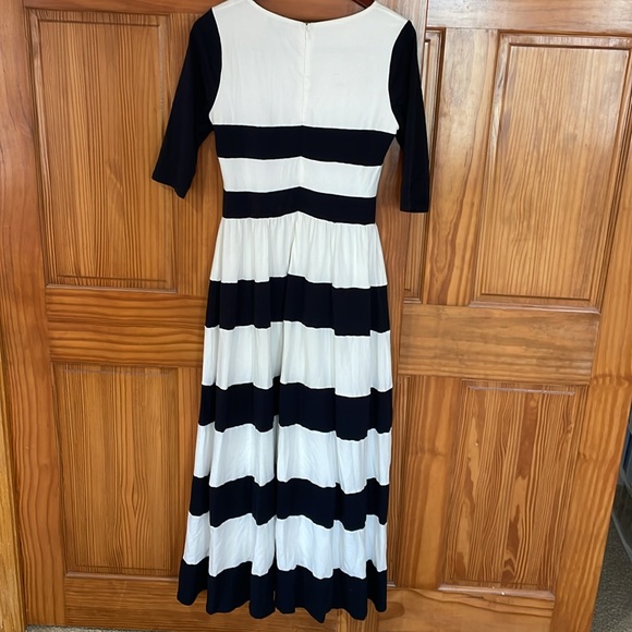 Stripe Dainty Jewells dress 🖤🤍🖤🤍 - Picture 2 of 3